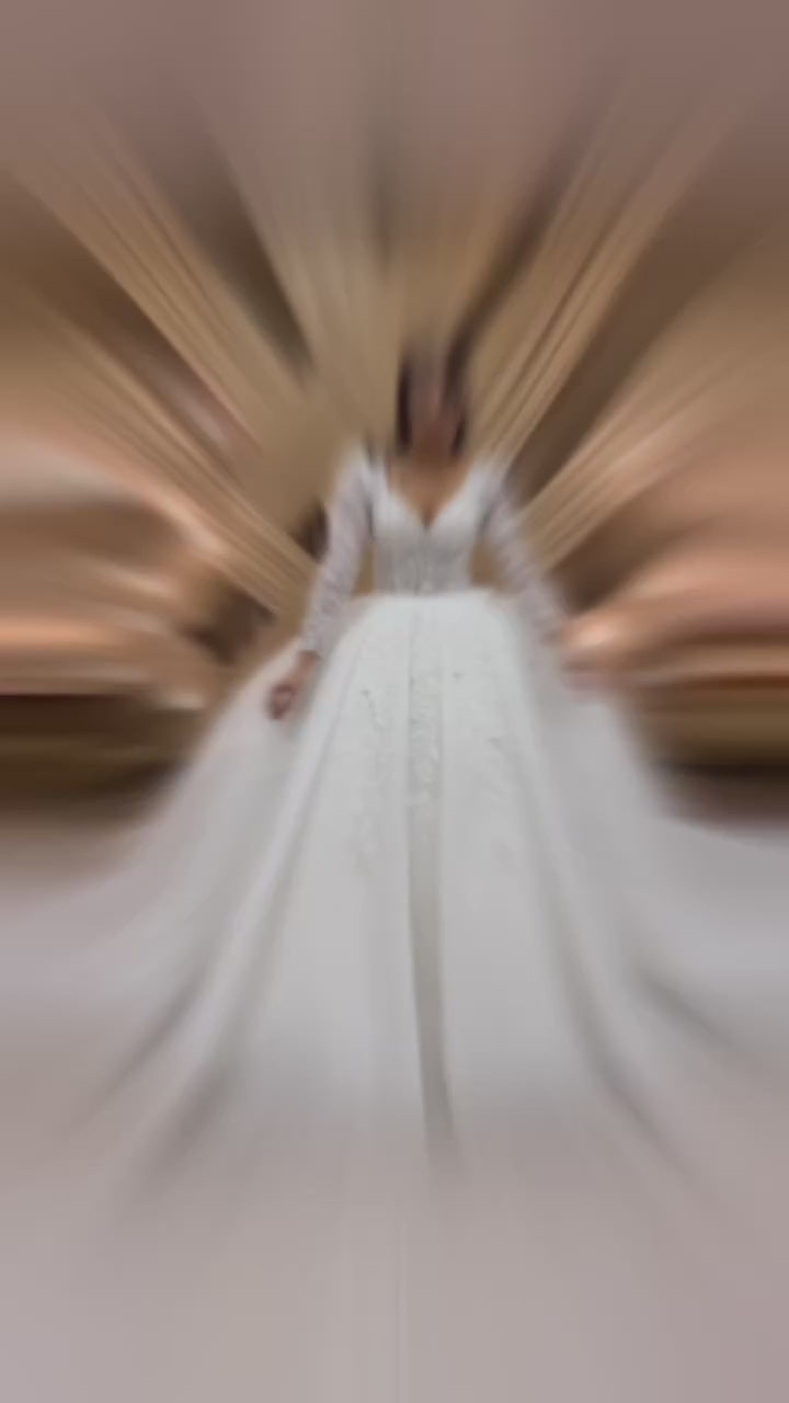 G21-127A - فستان زفاف عاجي مزخرف منفوش