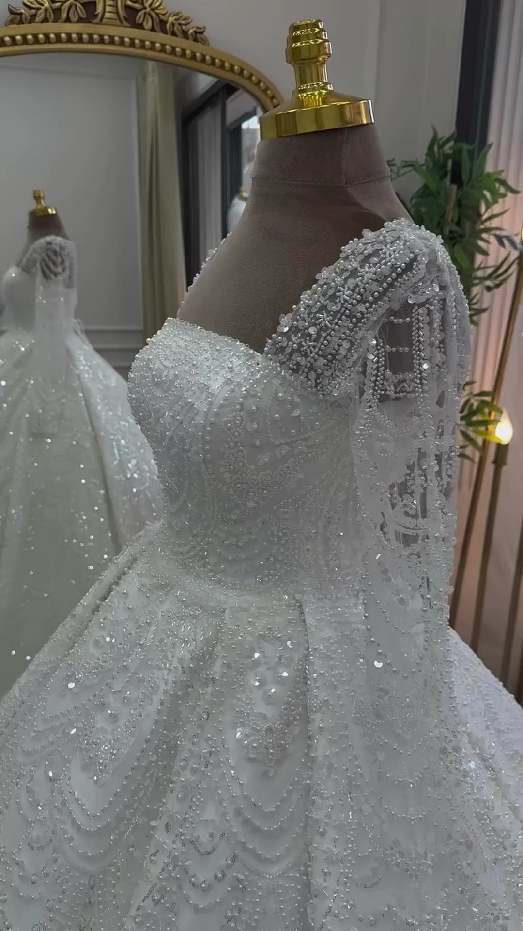 G21-107 فستان زفاف عاجي منفوش من الدانتيل مع ذيل تشابل