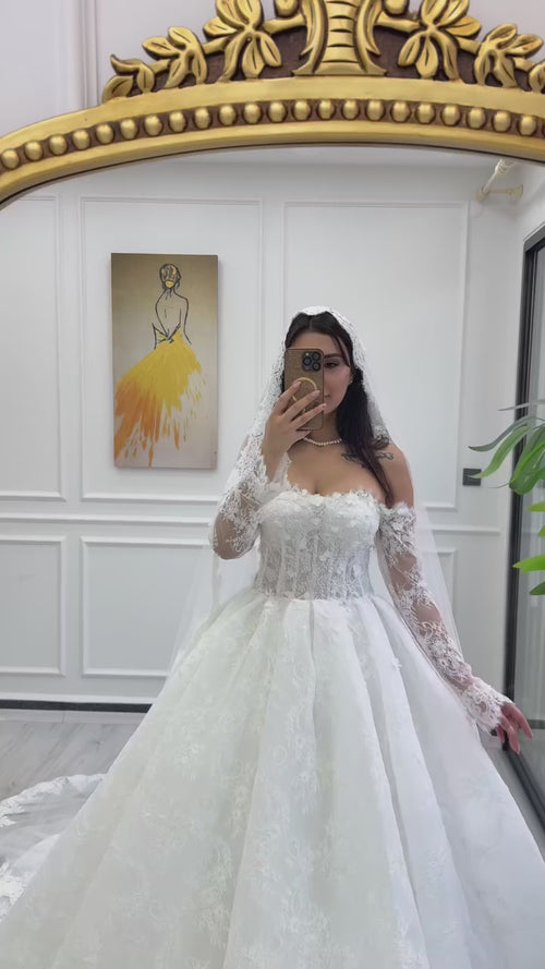 G21-021B - Ivory Embellished Ball Gown Wedding Dress Video